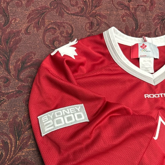 2000 Sydney Olympics Team Canada Hockey Jersey - Picture 5 of 8